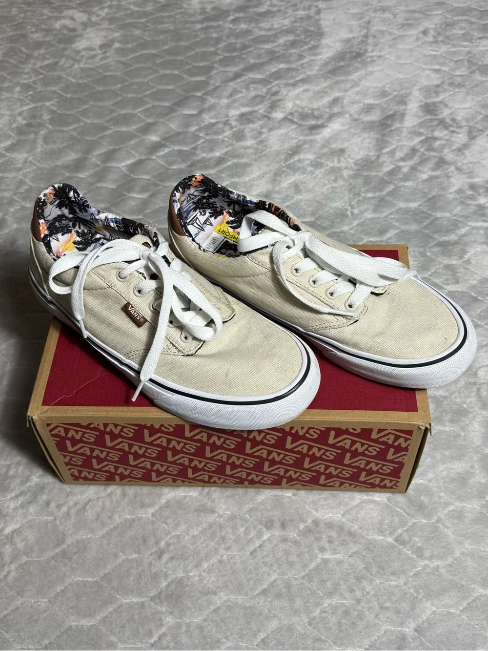Vans Atwood Deluxe Aloha Canvas Sneakers Oatmeal White Men’s‎ 8 w/ Box